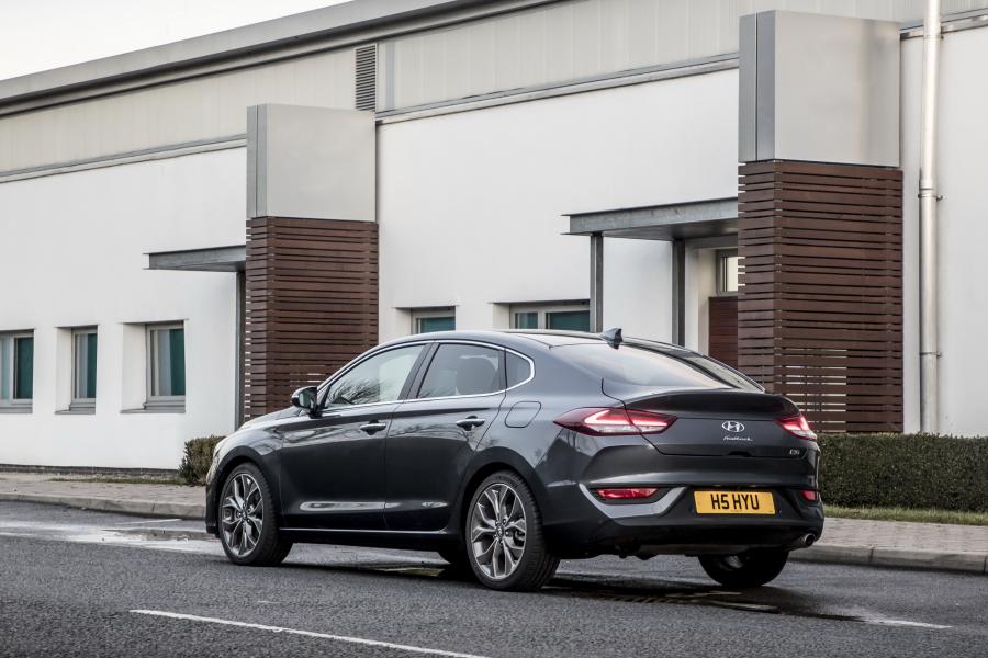  Hyundai i30 Fastback (PD) 2018 года  (UK) (фото 13 из 40)